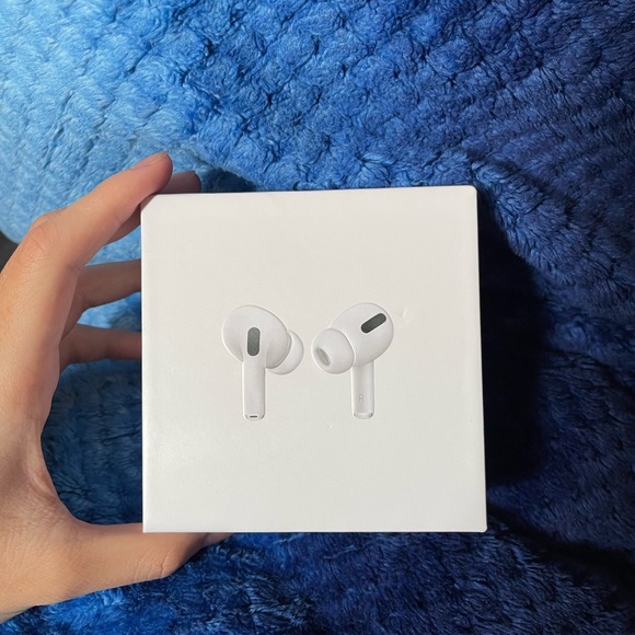 Apple Airpods Pro - Picture 2 of 4